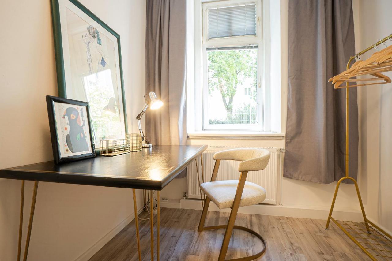 2-Room Apartment On The First Floor With Designer Renovation. Exit To The Courtyard. 15 Minutes To Schloss Schoenbrunn Vienne Extérieur photo