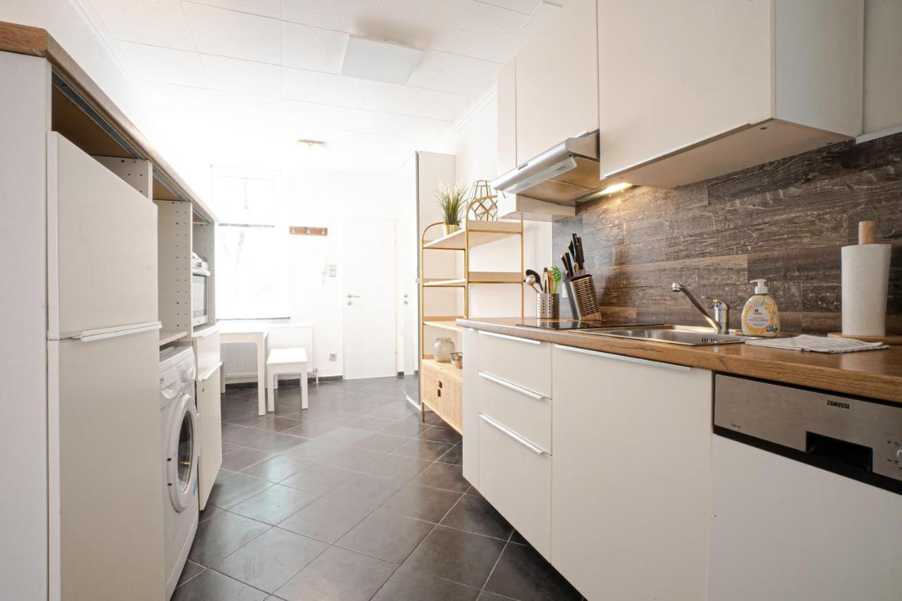 2-Room Apartment On The First Floor With Designer Renovation. Exit To The Courtyard. 15 Minutes To Schloss Schoenbrunn Vienne Extérieur photo