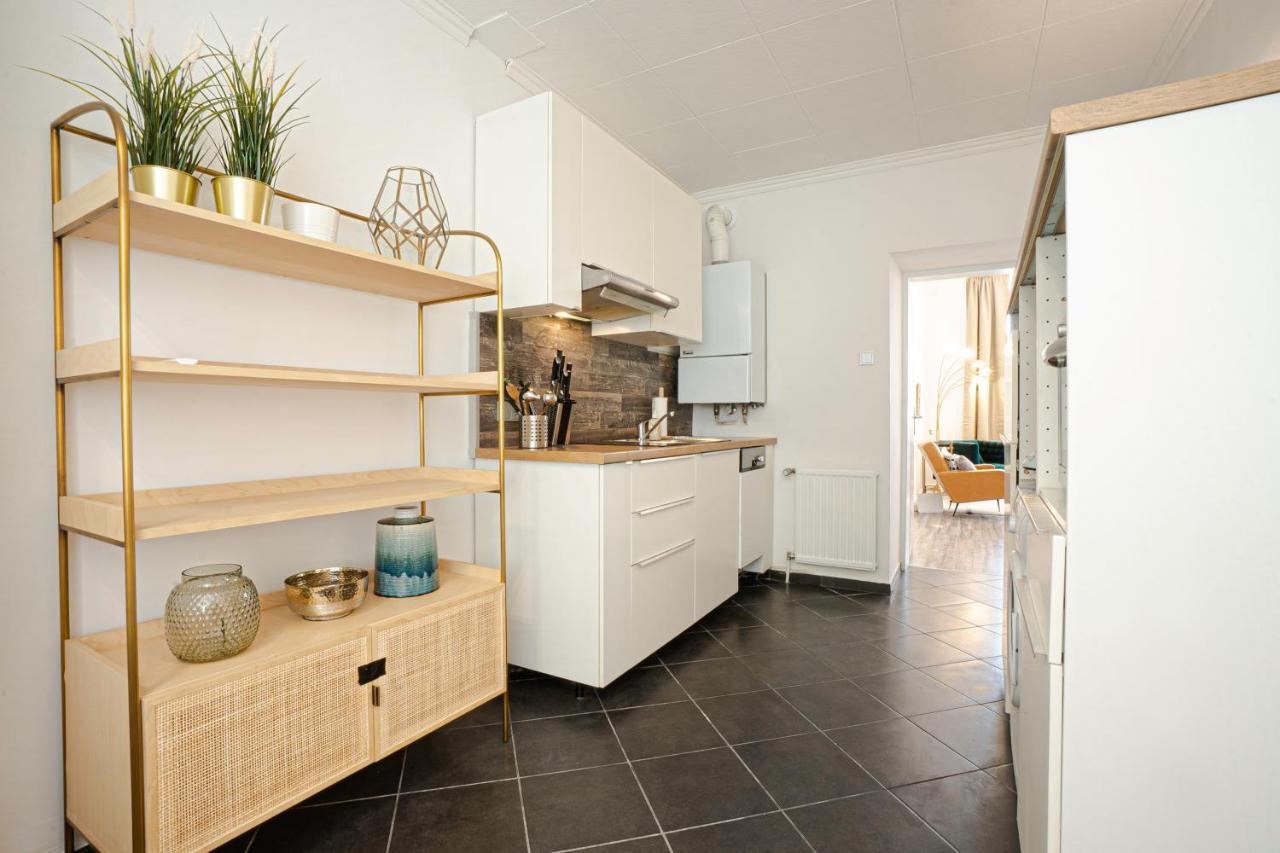 2-Room Apartment On The First Floor With Designer Renovation. Exit To The Courtyard. 15 Minutes To Schloss Schoenbrunn Vienne Extérieur photo