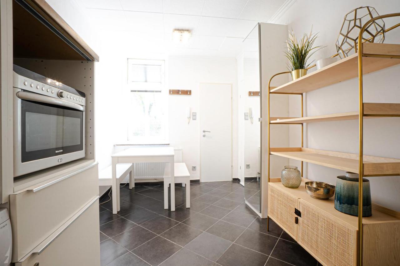 2-Room Apartment On The First Floor With Designer Renovation. Exit To The Courtyard. 15 Minutes To Schloss Schoenbrunn Vienne Extérieur photo
