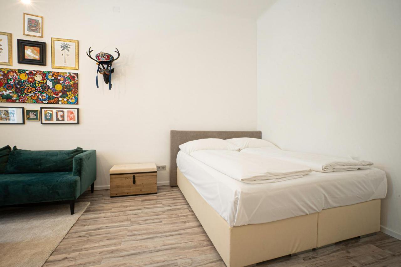 2-Room Apartment On The First Floor With Designer Renovation. Exit To The Courtyard. 15 Minutes To Schloss Schoenbrunn Vienne Extérieur photo