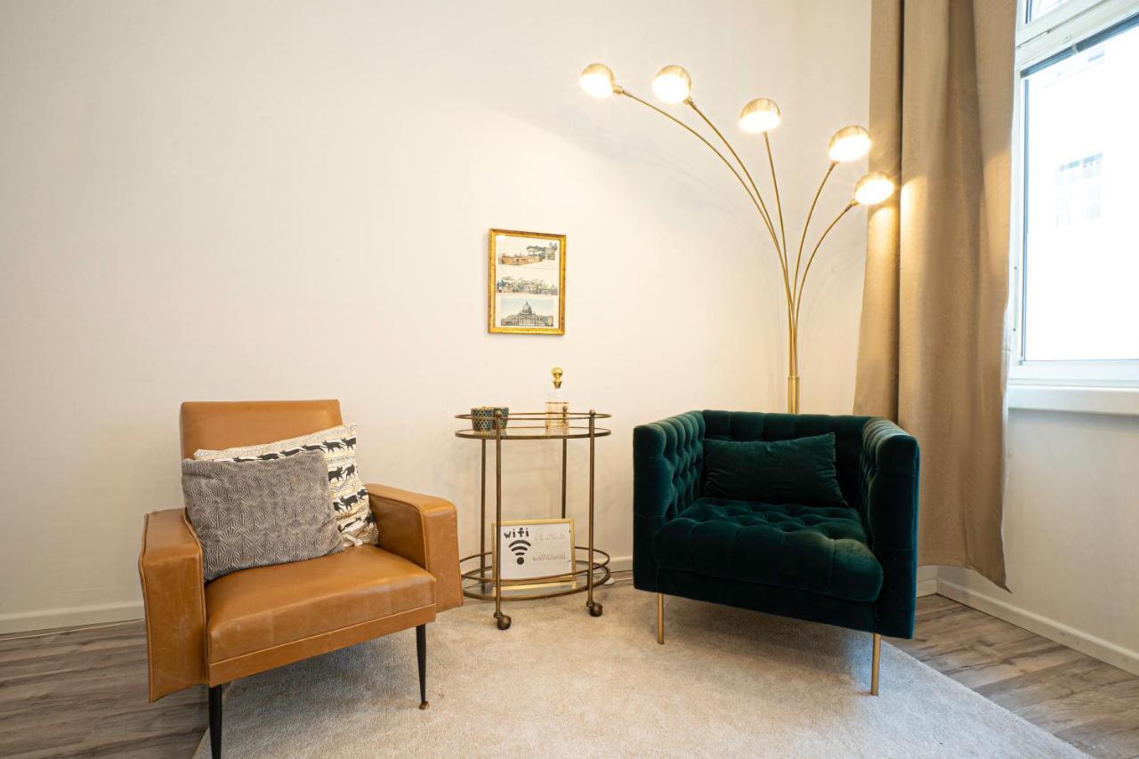 2-Room Apartment On The First Floor With Designer Renovation. Exit To The Courtyard. 15 Minutes To Schloss Schoenbrunn Vienne Extérieur photo