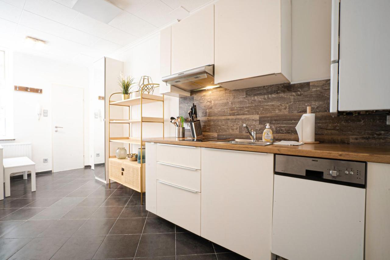 2-Room Apartment On The First Floor With Designer Renovation. Exit To The Courtyard. 15 Minutes To Schloss Schoenbrunn Vienne Extérieur photo