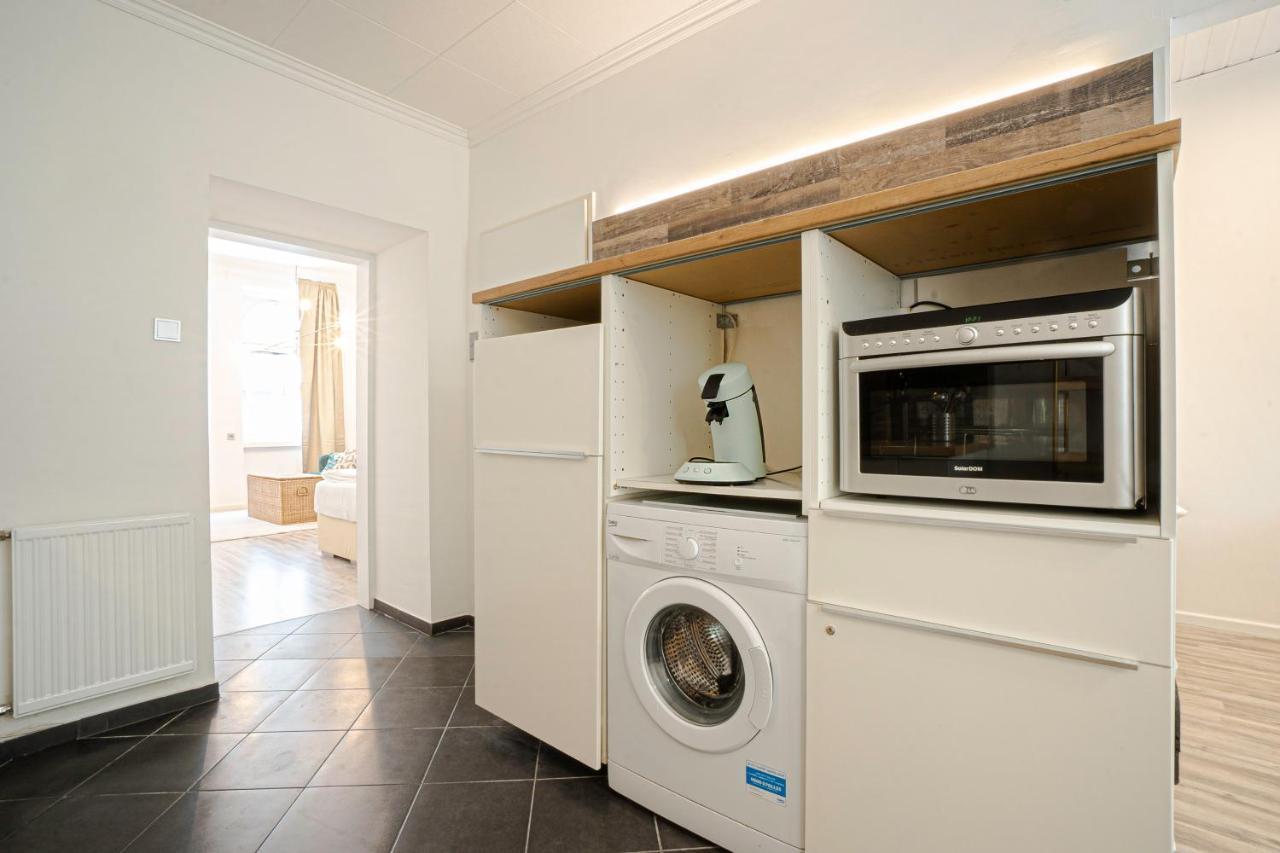 2-Room Apartment On The First Floor With Designer Renovation. Exit To The Courtyard. 15 Minutes To Schloss Schoenbrunn Vienne Extérieur photo